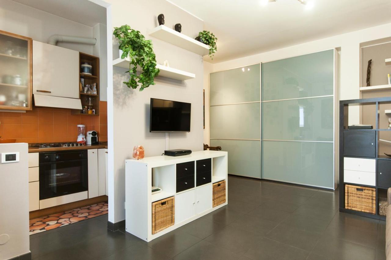 High Rise Studio Flat Near Metro Stop Milan Bagian luar foto